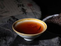 2008年的老班章普洱茶餅生茶缺了一塊值錢嗎？
